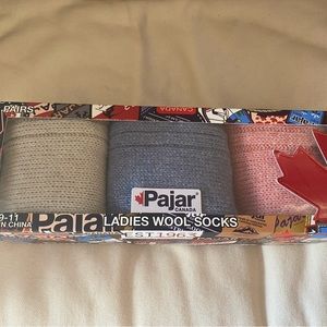 Pajar Crew Socks 3 Pairs Size 9-11 Crew Wool Blend New Gift Box Women Winter